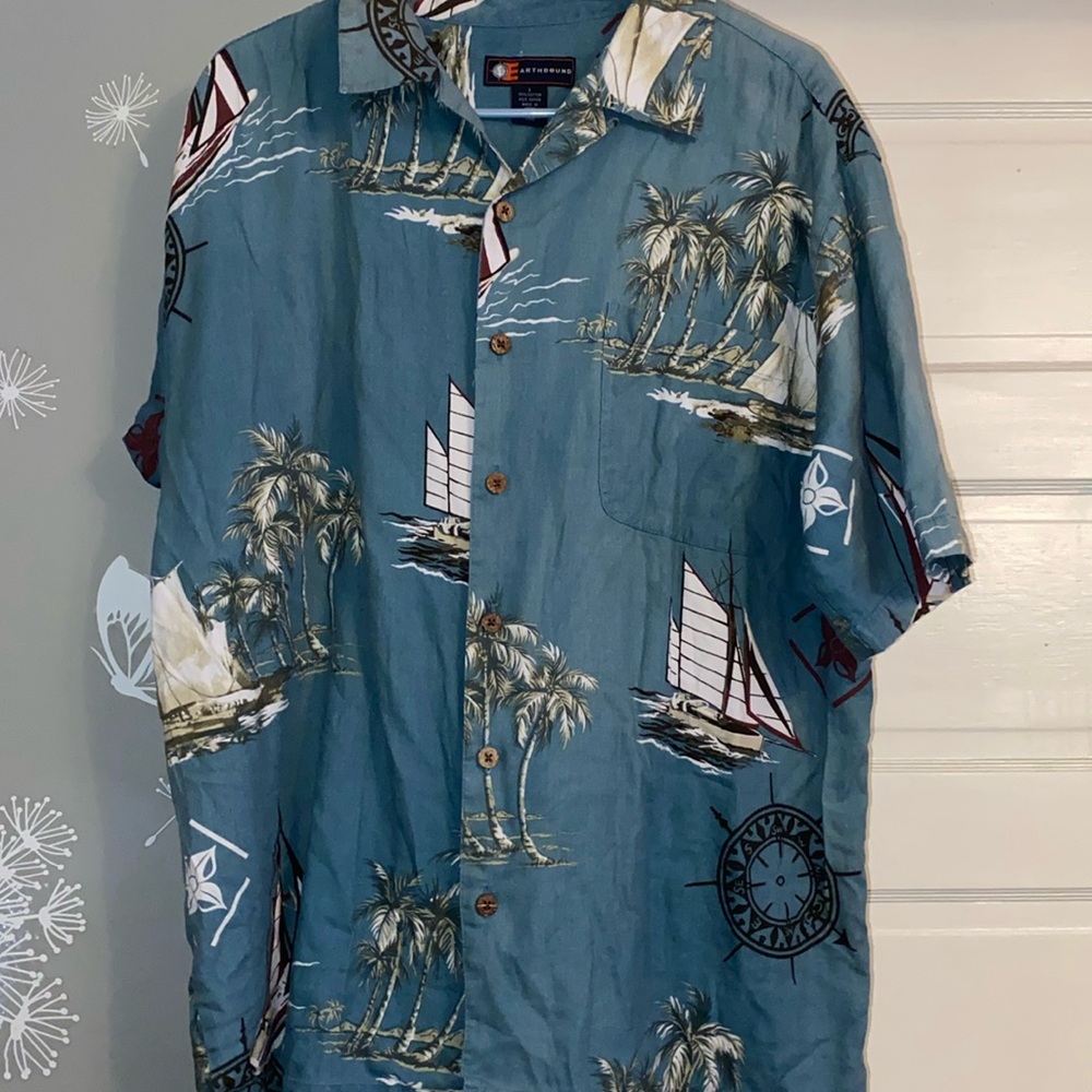 Earthbound men’s size large button down shirt